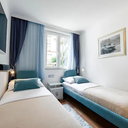 Blue One Ragusa